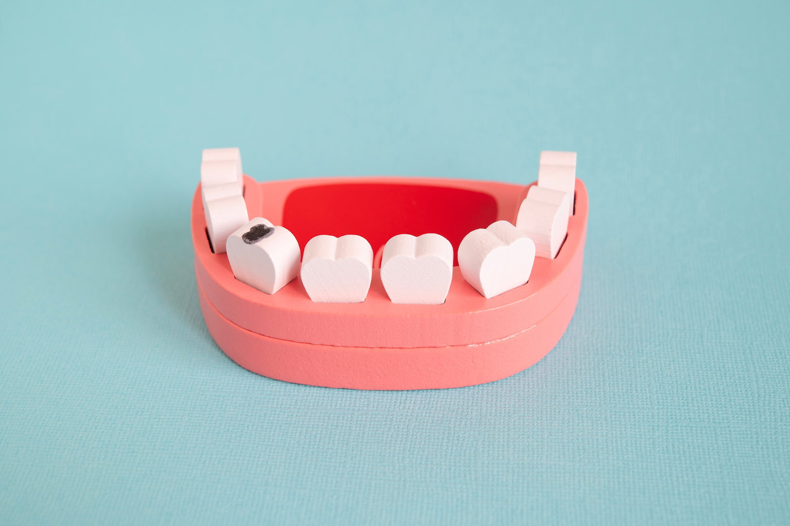 What Are the Signs of Tooth Decay, and Which Dentist Can Help?